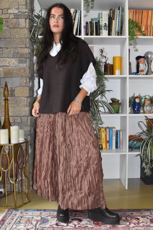 Twisted Sister Pocketed Crinkle Midi Skirt Hot Chocolate